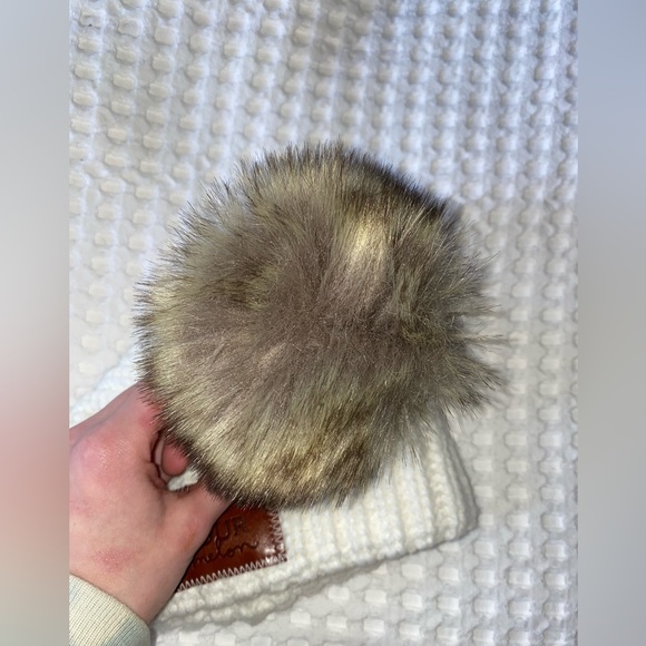 Love your melon cream hat with Pom - Picture 5 of 6